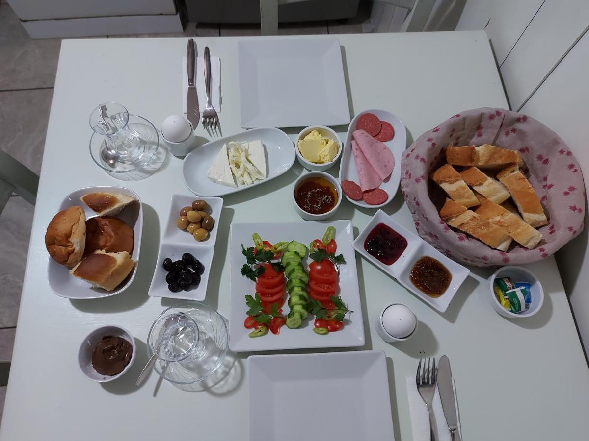 Celil Pansiyon Ayvalik Ngoại thất bức ảnh