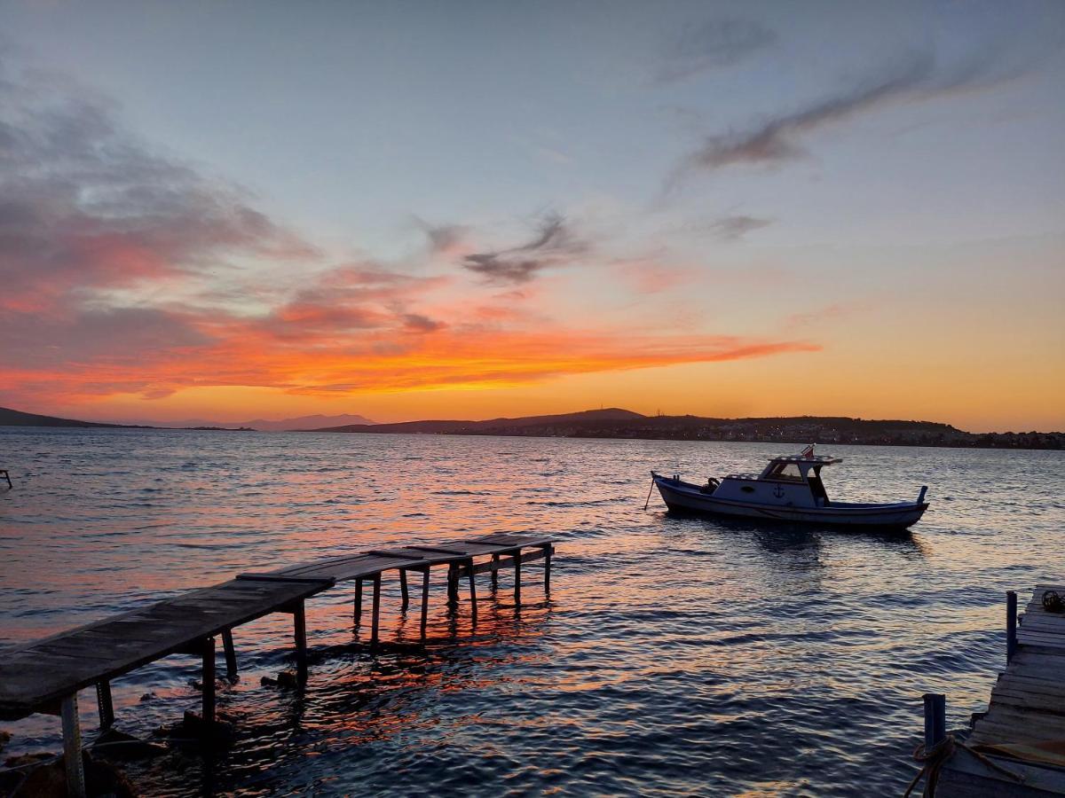 Celil Pansiyon Ayvalik Ngoại thất bức ảnh